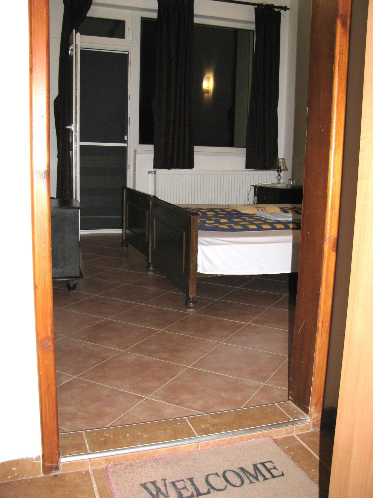 Guest House Familia Samovodene Exterior foto