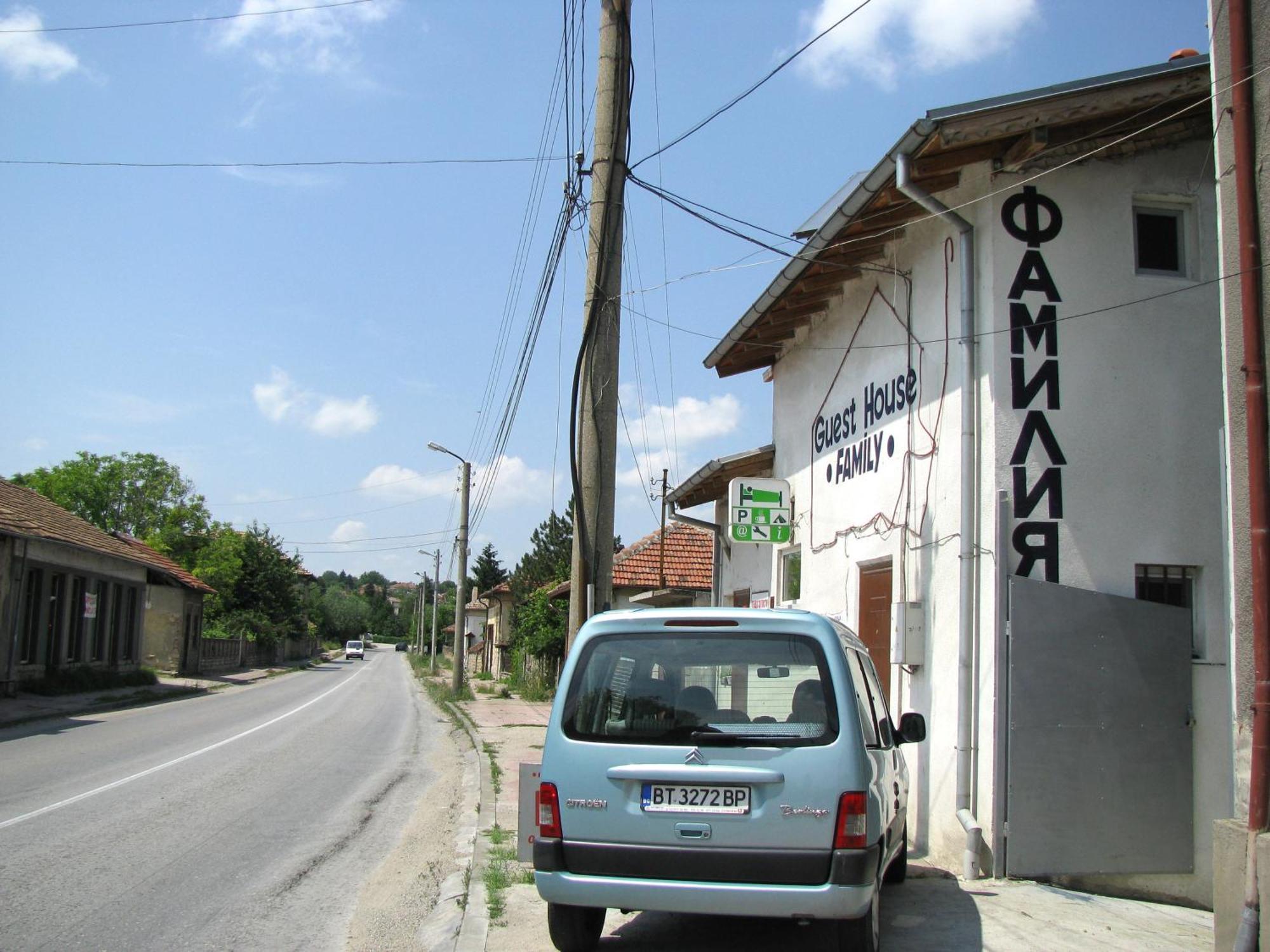 Guest House Familia Samovodene Exterior foto