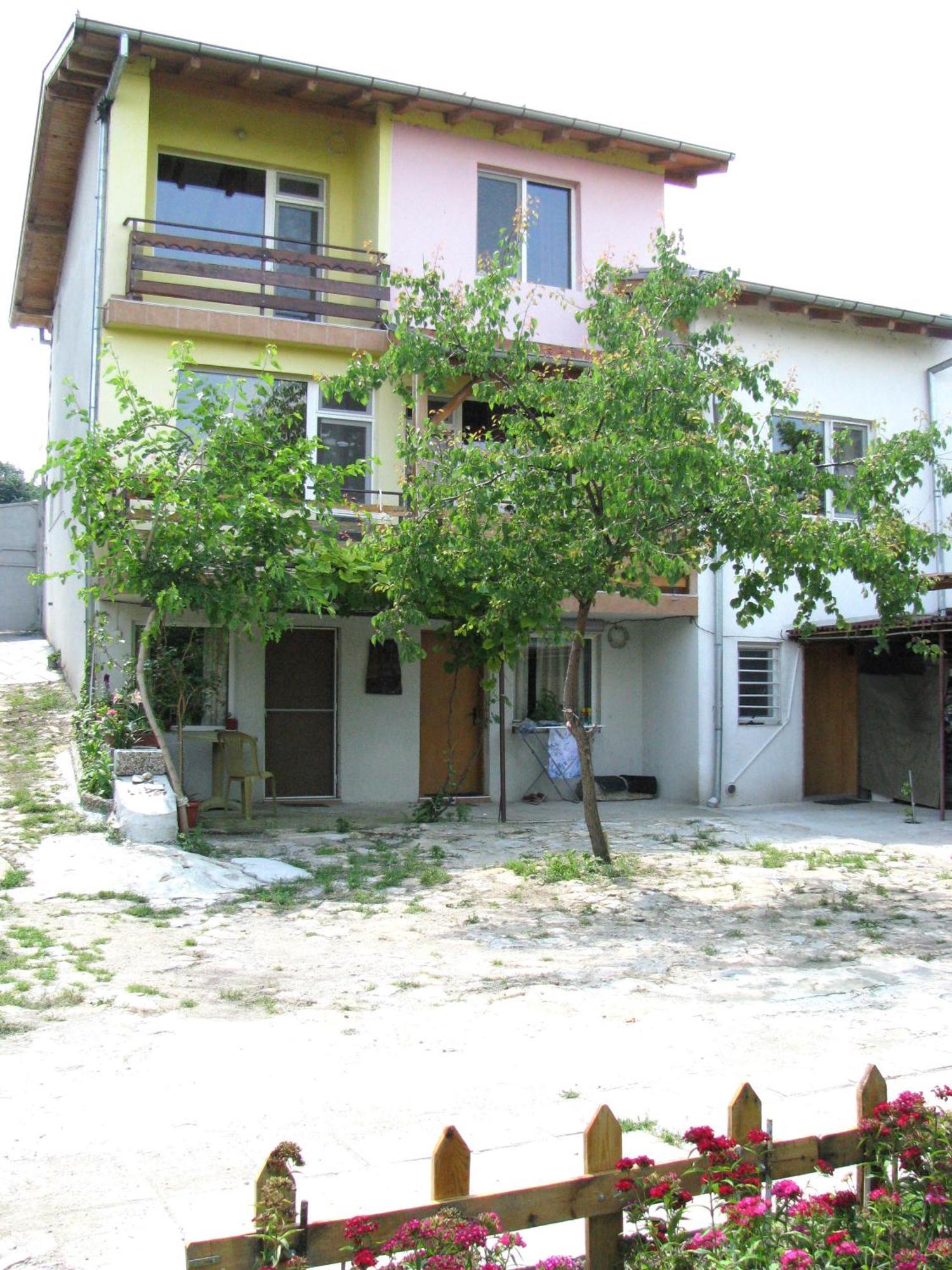 Guest House Familia Samovodene Exterior foto