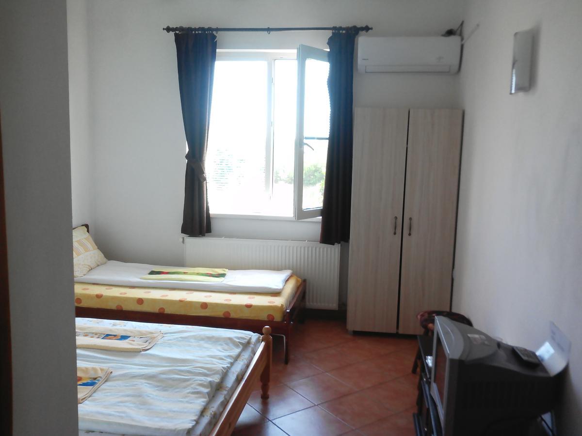 Guest House Familia Samovodene Exterior foto