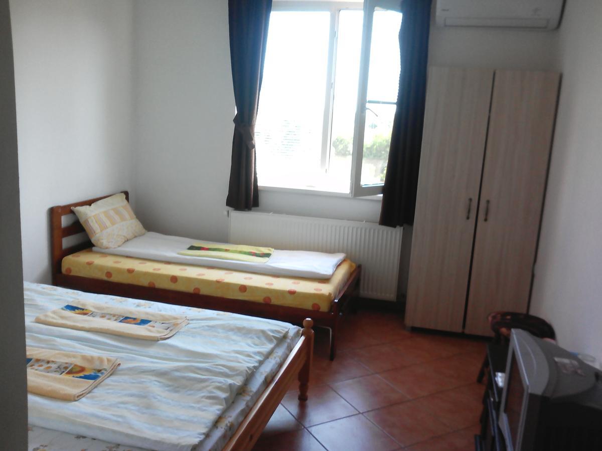 Guest House Familia Samovodene Exterior foto
