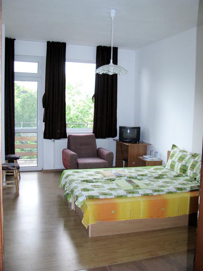 Guest House Familia Samovodene Exterior foto